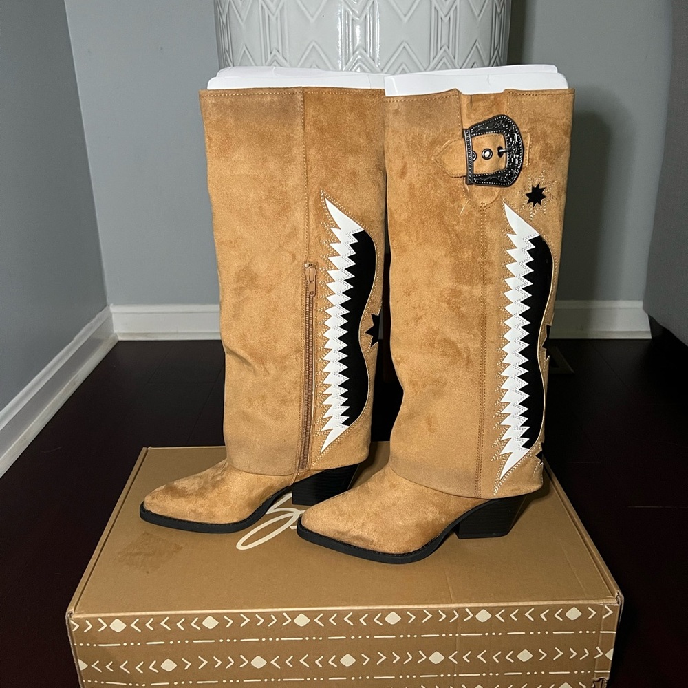 Zodiac Camel and Black Western Heeled‎ Boots